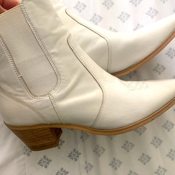 Tony Bianco Troi white ankle boots, sz 9 1/2 (SEE PHOTOS) - Picture 3 of 5